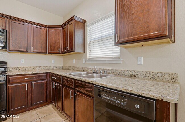 Building Photo - 14458 Vincent Kalel