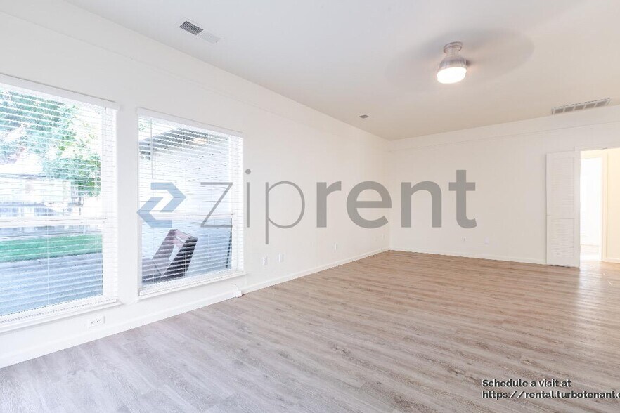 Building Photo - 2703 Albany Ave