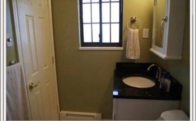Building Photo - 30A Colonial Dr