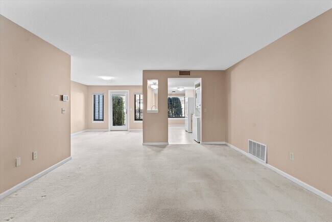 Building Photo - 221 Trailside Way
