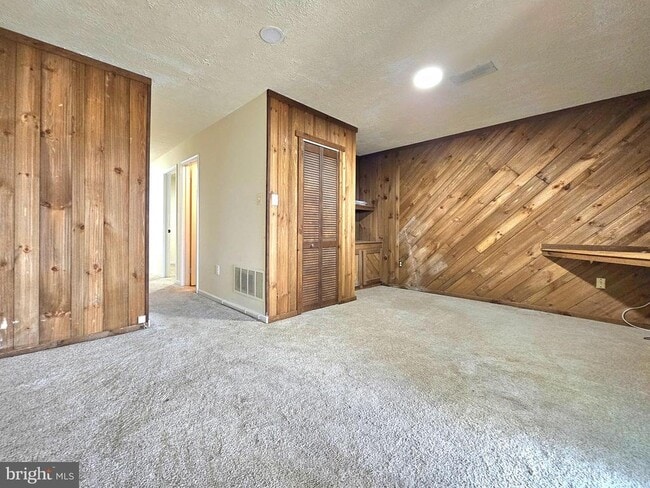 Building Photo - 8561 Southlawn Ct