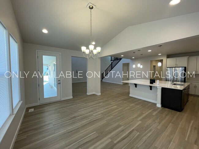 Building Photo - 802 E 1400 S