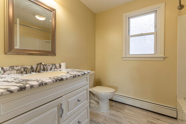 Building Photo - 288 Candlewyck Dr