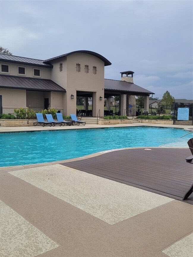 Building Photo - 121 Tall Grass Dr