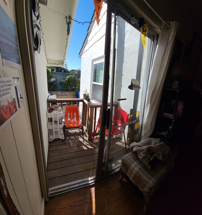 Building Photo - 7 Bedroom 3 bath home close to POLY!!!!