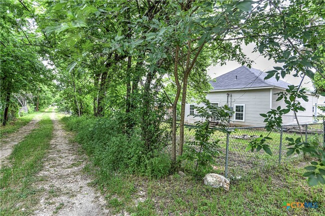 Building Photo - 702 N 8th St