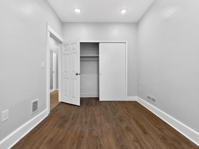 Building Photo - 12 E 49th St