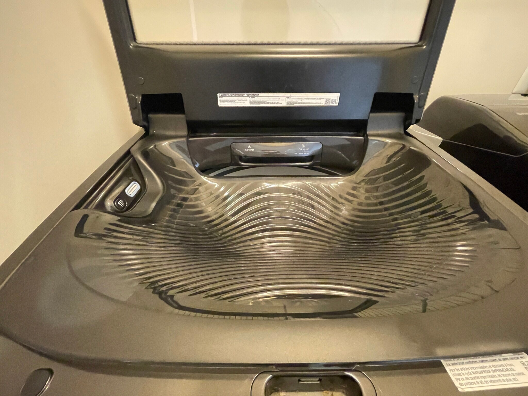 built-in pre-wash tray - 924 King Farm Blvd