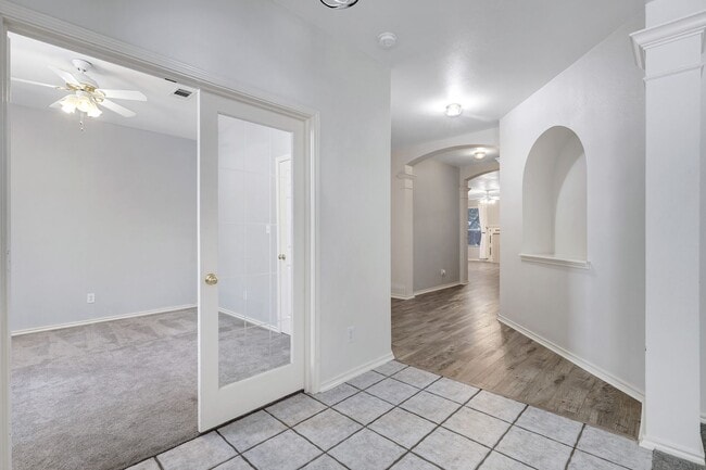 Building Photo - ***APPLICATION CURRENTLY UNDER REVIEW***Gorgeous Brick Home in Gated Shavano Bend