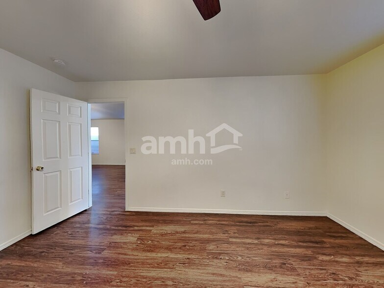 Building Photo - 10830 E Carol Ave