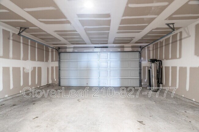 Building Photo - 6102 Walnut Wy