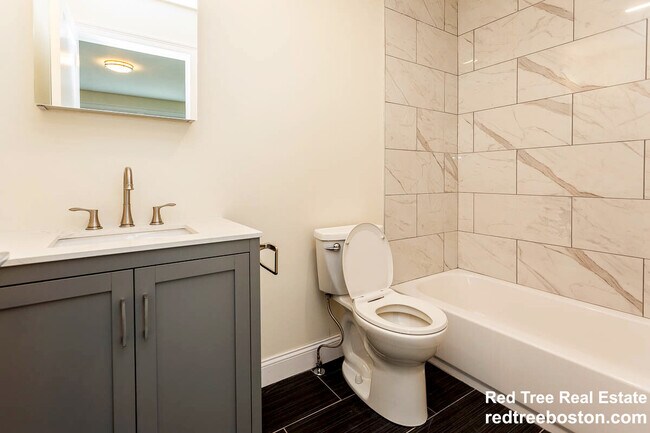 Building Photo - 476 Fulton St