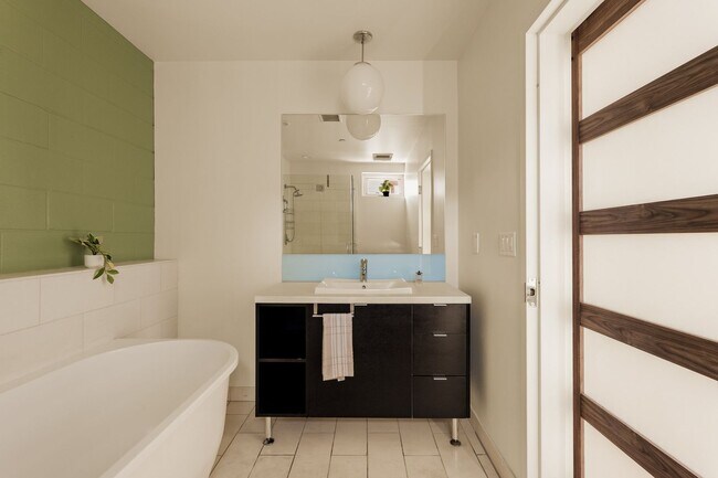 Building Photo - 3450 Cahuenga Blvd W
