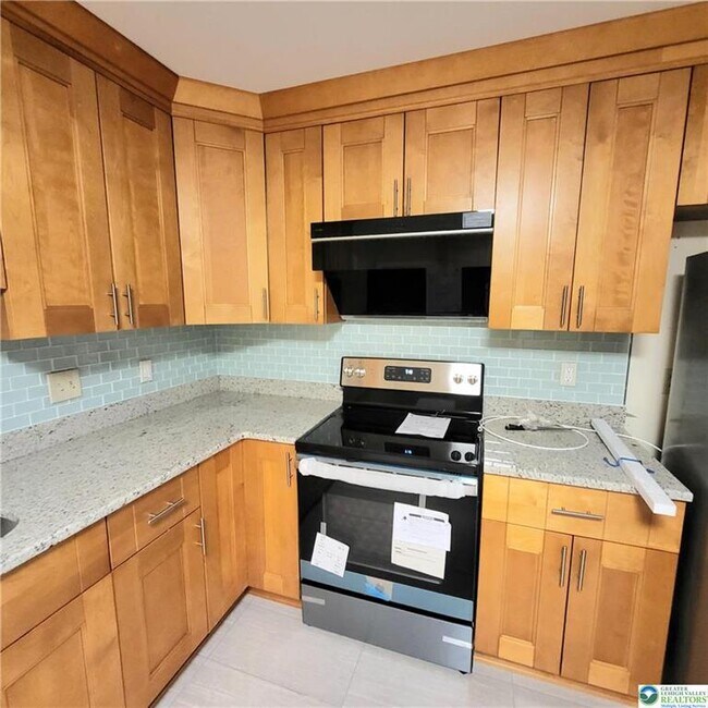 Building Photo - 1081 Barnside Rd