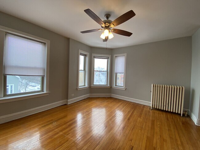 Building Photo - 1064 W Cornelia Ave