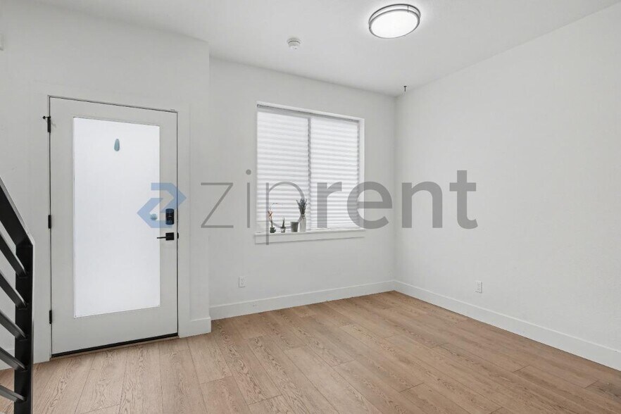 Building Photo - 1209 N Winchell St