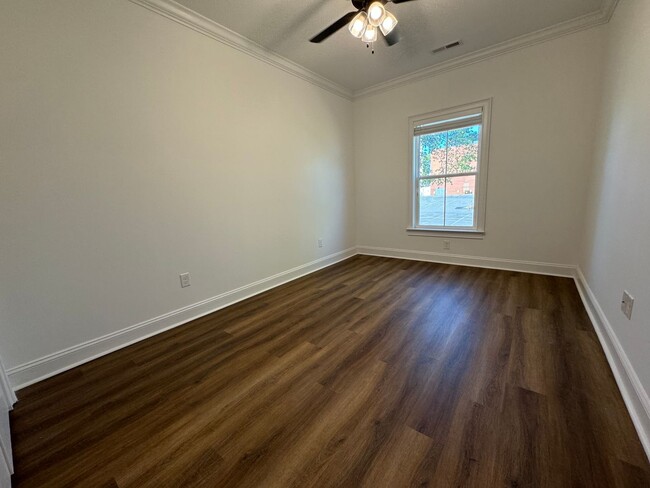 Building Photo - NEW 3/2.5 Gaited Townhouse in Downtown Rom...