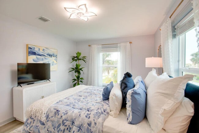 Building Photo - 13611 Catbird Dr