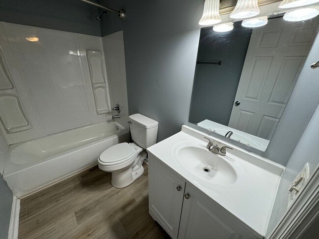 Building Photo - Warren Park 2 Bedroom Apartment