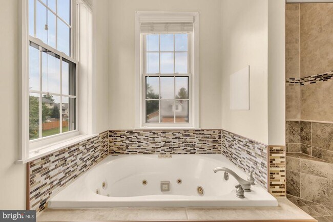 Building Photo - 8604 Woodlawn Ct
