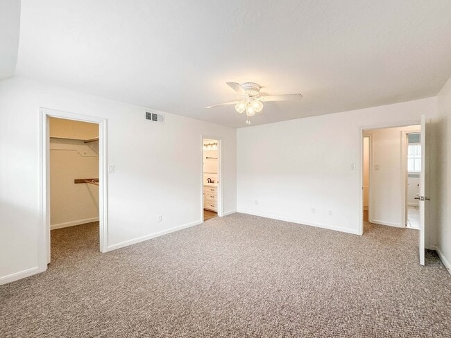 Building Photo - 1219 Saxony Ln