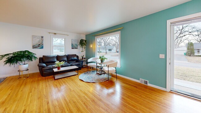 Living Room - 2600 Xylon Ave S