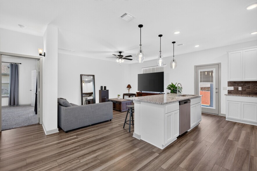 Building Photo - 6508 McGregor Loop