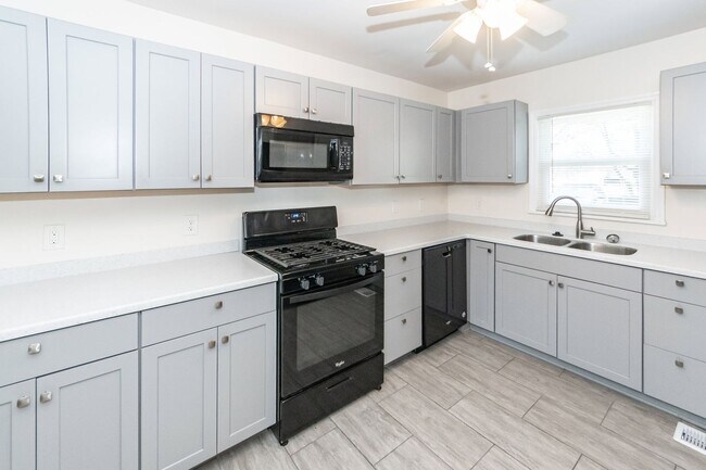 Building Photo - 2139 Pierpont Ave