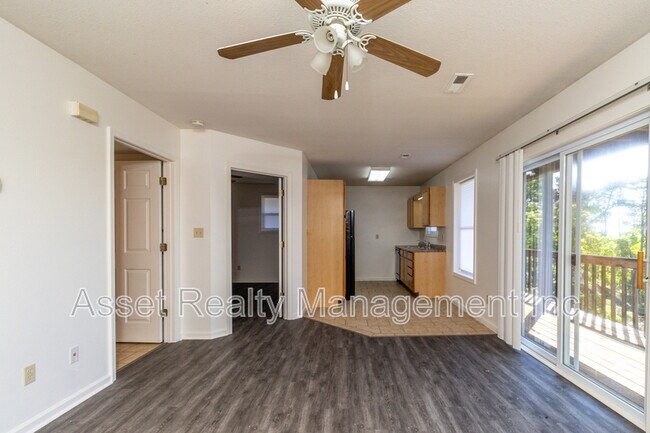 Building Photo - 628-616618628 N Cunningham Rd