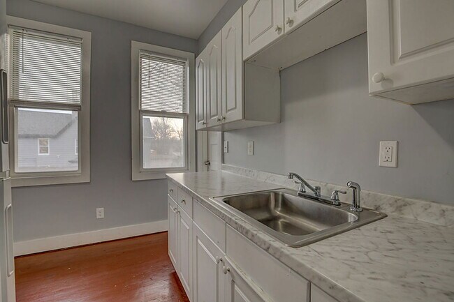 Building Photo - 1221 California Ave