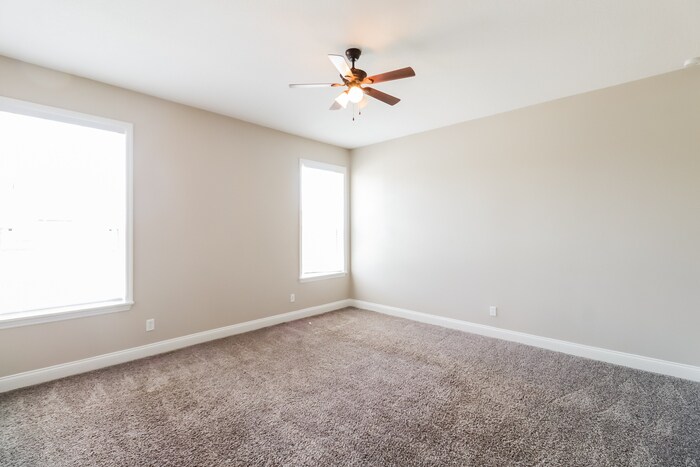 Building Photo - 690 Country Walk Ct