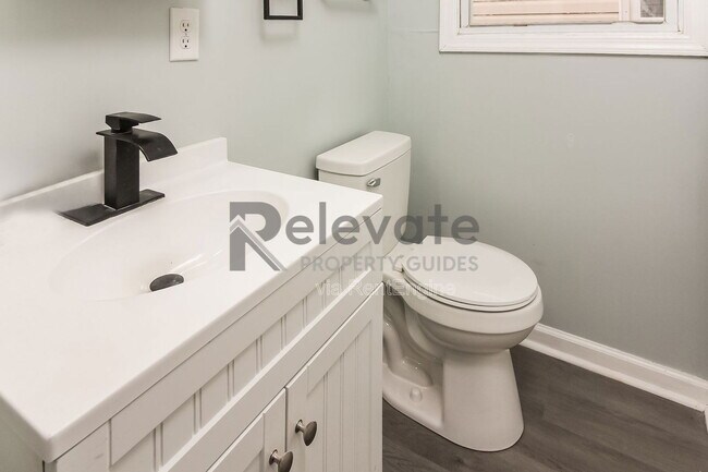 Building Photo - 129 S Old Church St