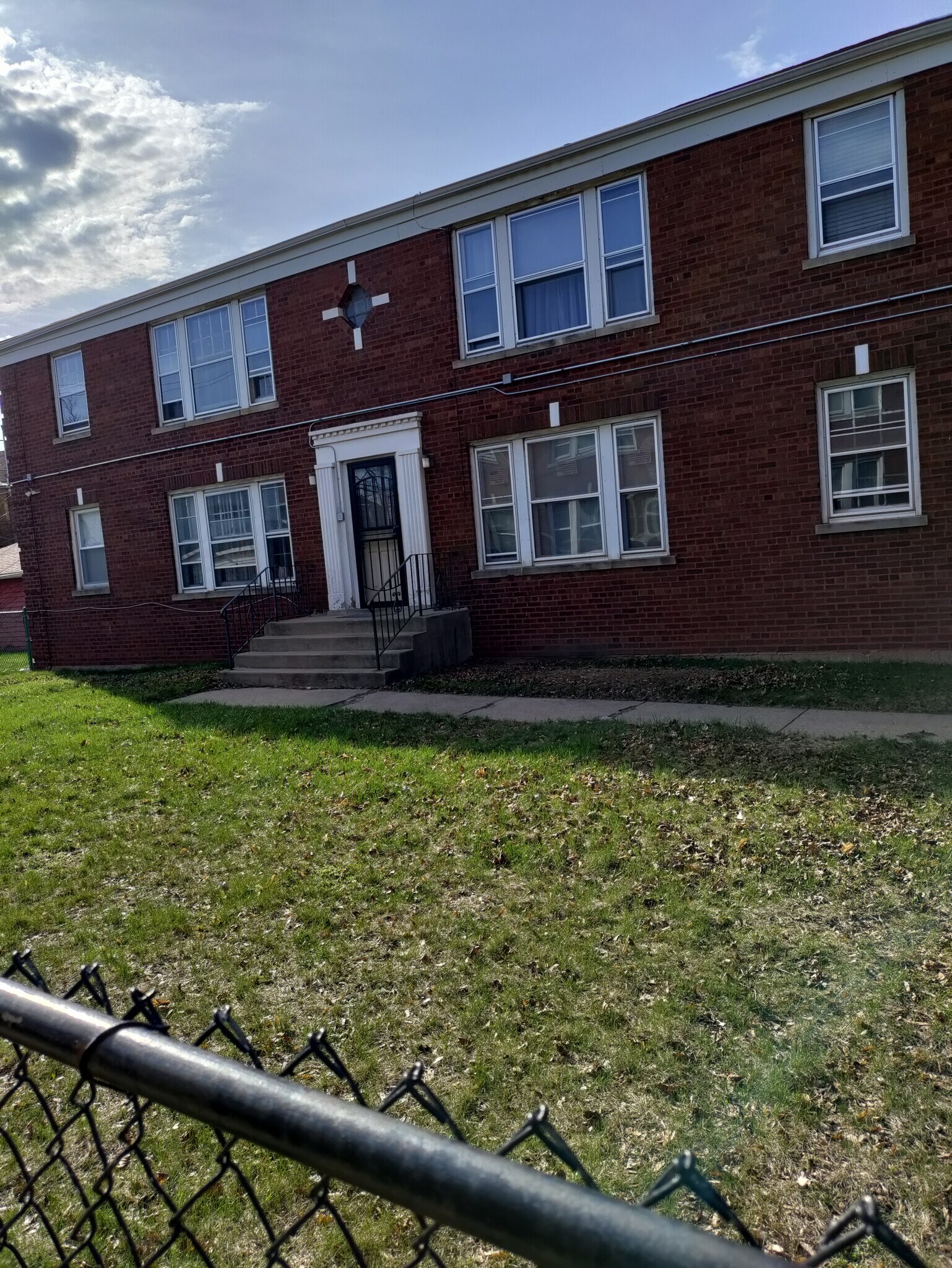 Building Photo - 8219 S King Dr