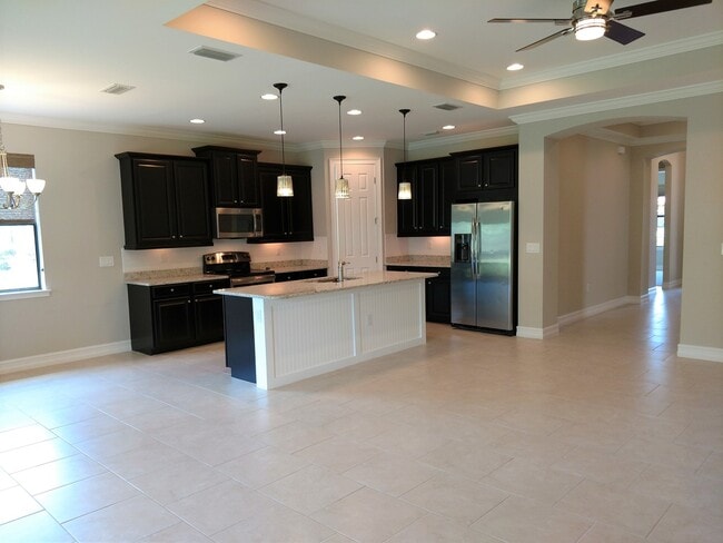Building Photo - Unfurnished Annual Rental - Lovely 3 Bedroom Home in Calusa Park. Nicely upgraded and Pet Friendly
