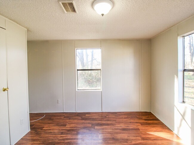 Building Photo - Great Location in Pulaski, TN