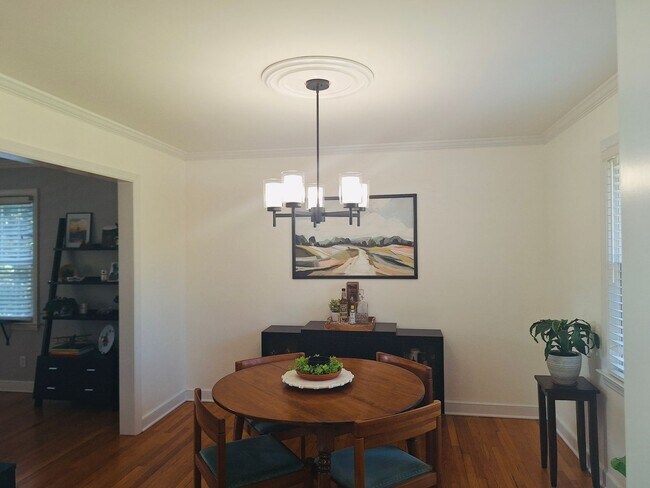 Building Photo - Magnificent Four Bedroom Home - Minutes Away from Numerous Attractions!