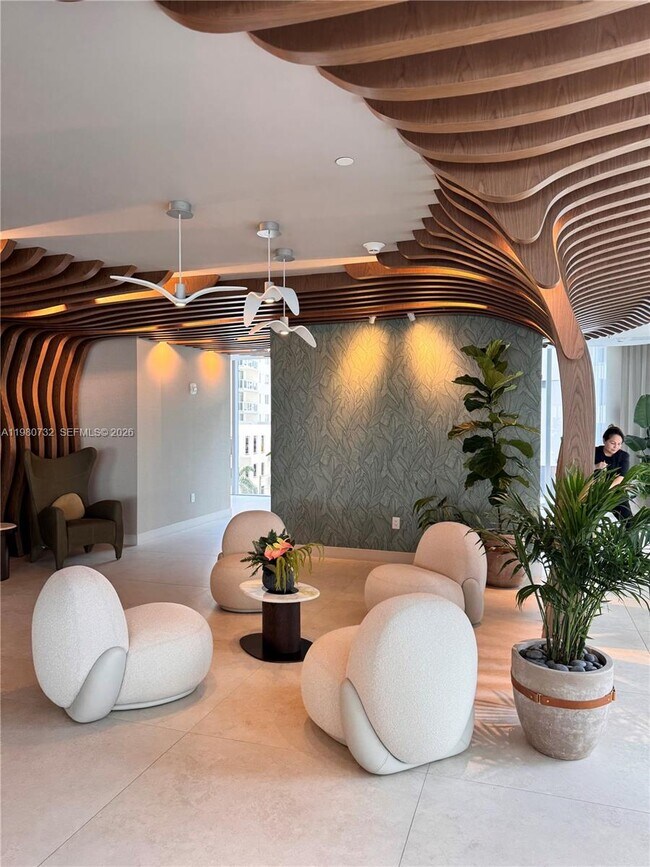 Building Photo - 700 NE 24th St