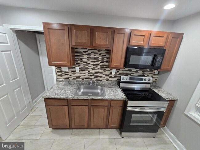 Building Photo - 2 Bedroom Home in Dundalk