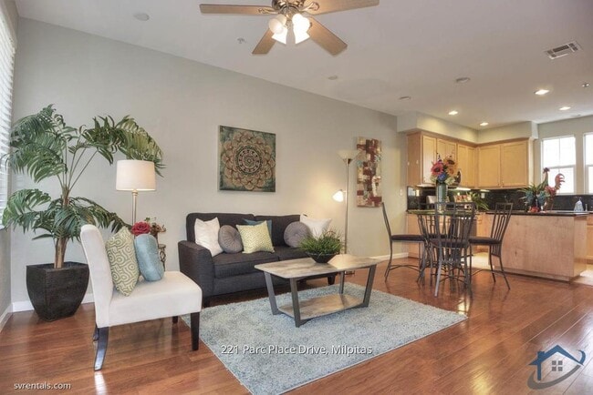 Building Photo - 221 Parc Pl Dr