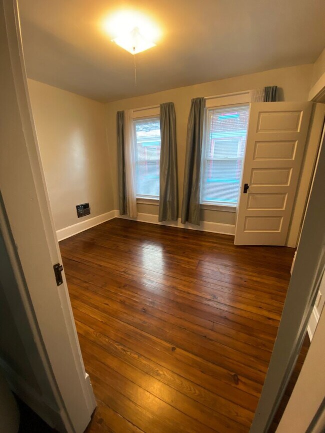 Building Photo - 337-339 Mithoff