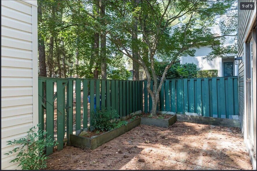 Building Photo - 4717 Walden Pond Dr