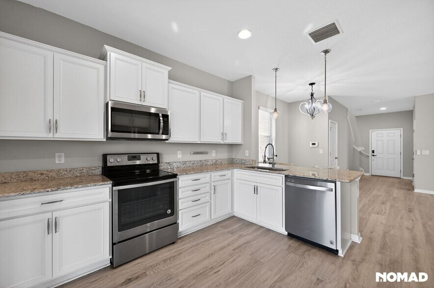 Building Photo - 5332 Fallen Leaf Dr