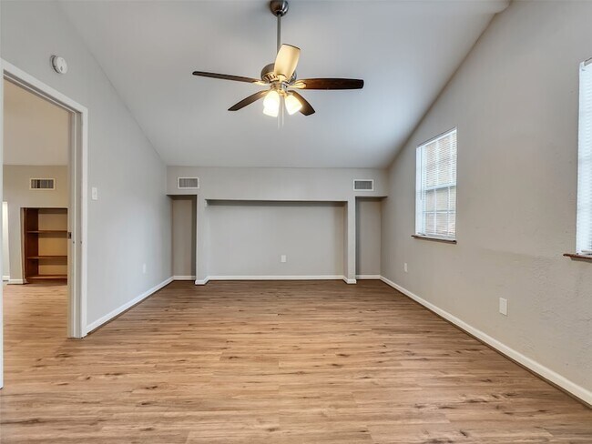 Building Photo - 2030 Lone Rock Dr