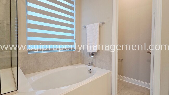 Building Photo - 1922 Renwick Dr