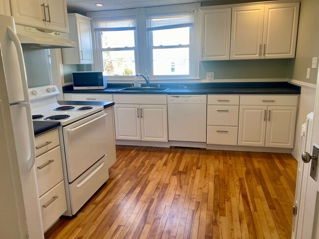 Building Photo - 58-60 Noyes St.