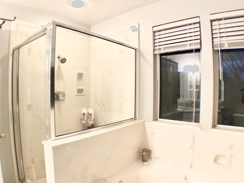 Building Photo - 8131 S Clover Spring Ln