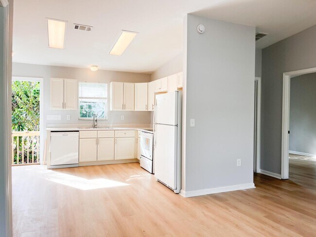 Building Photo - 5289 Stacy St