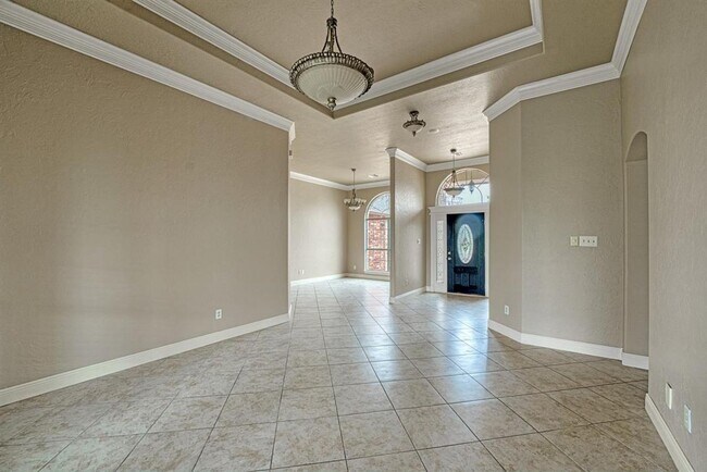 Building Photo - Amazing Home in Desirable Location