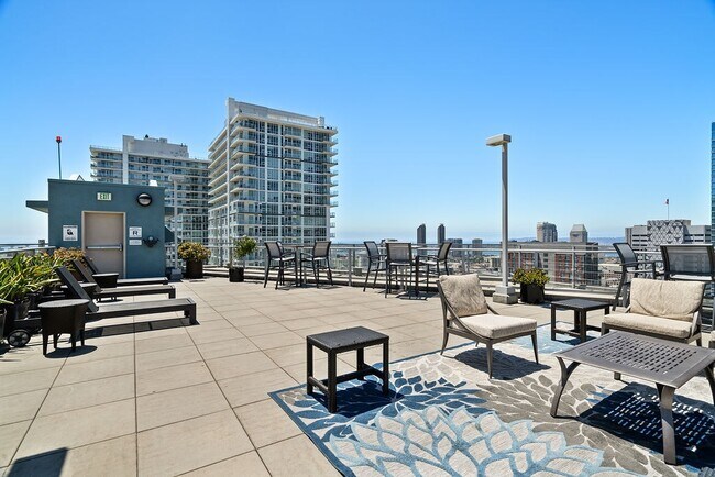 Building Photo - 1080 Park Blvd