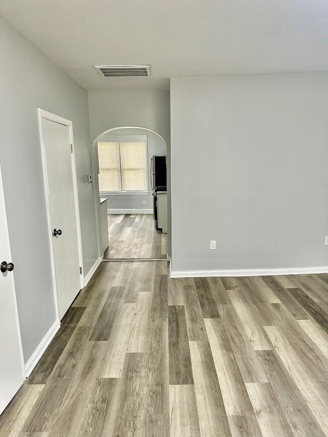 Building Photo - 1917 W 21st St